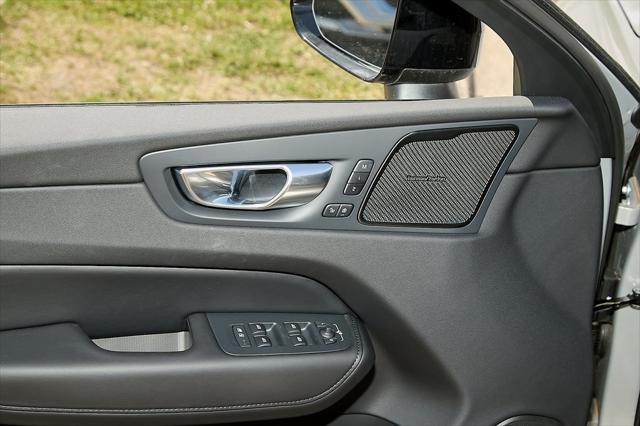 new 2025 Volvo XC60 car