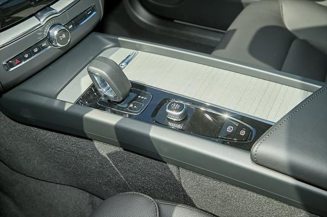 new 2025 Volvo XC60 car