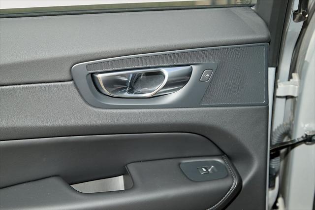 new 2025 Volvo XC60 car