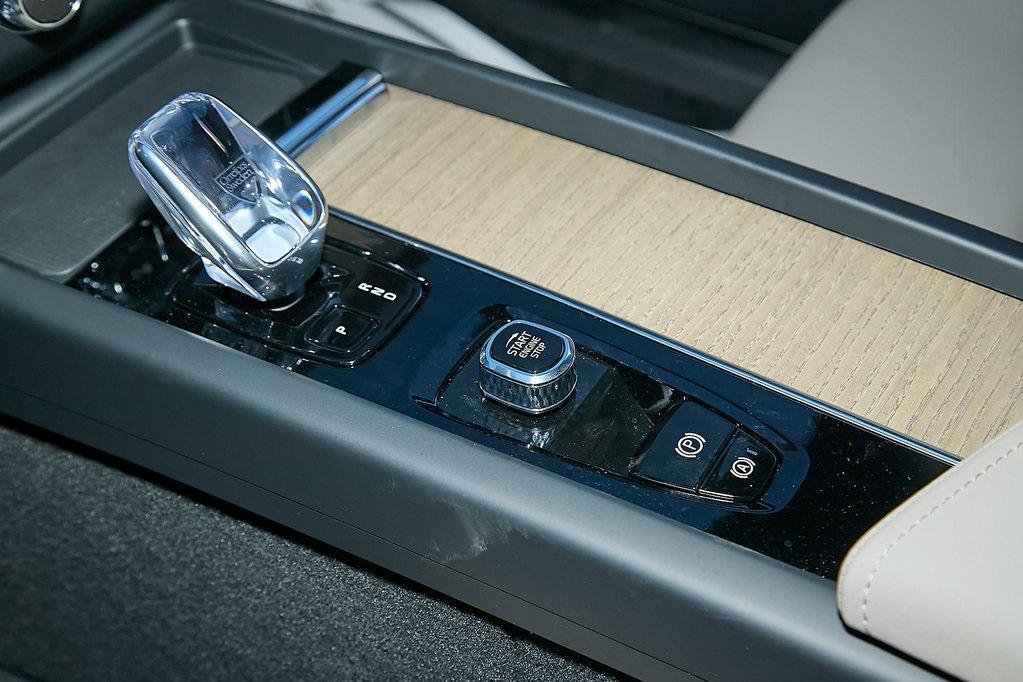 new 2026 Volvo XC60 Plug-In Hybrid car, priced at $65,296