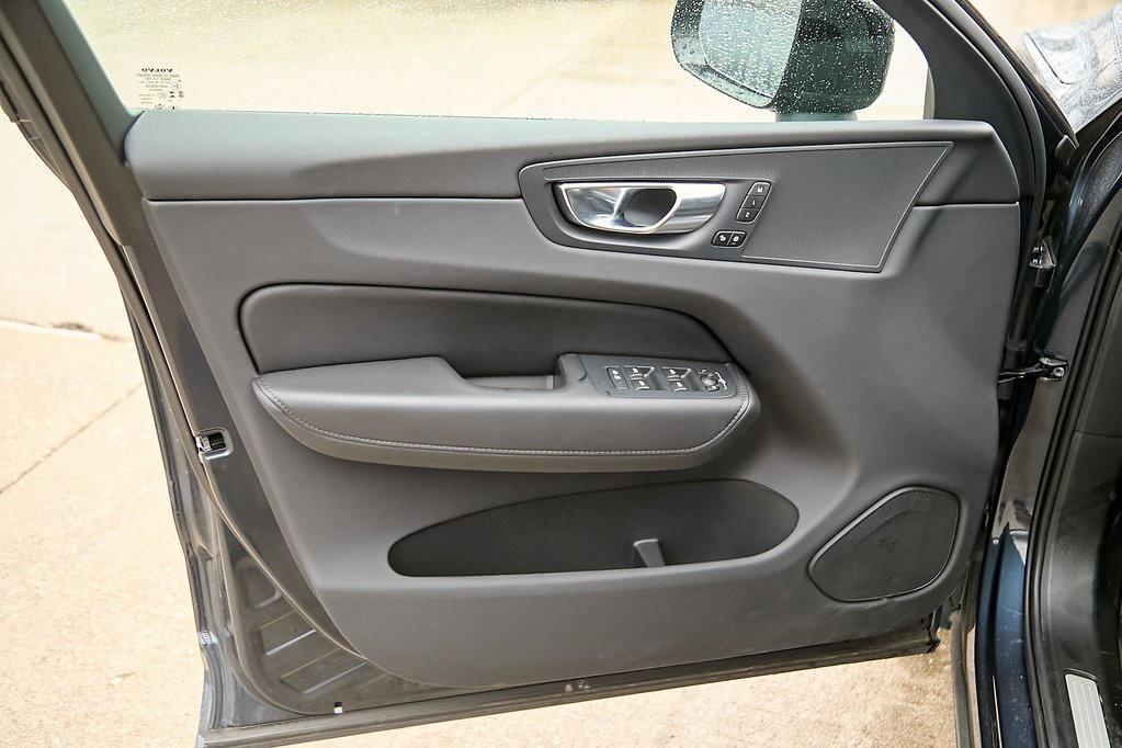 new 2025 Volvo XC60 car, priced at $49,788