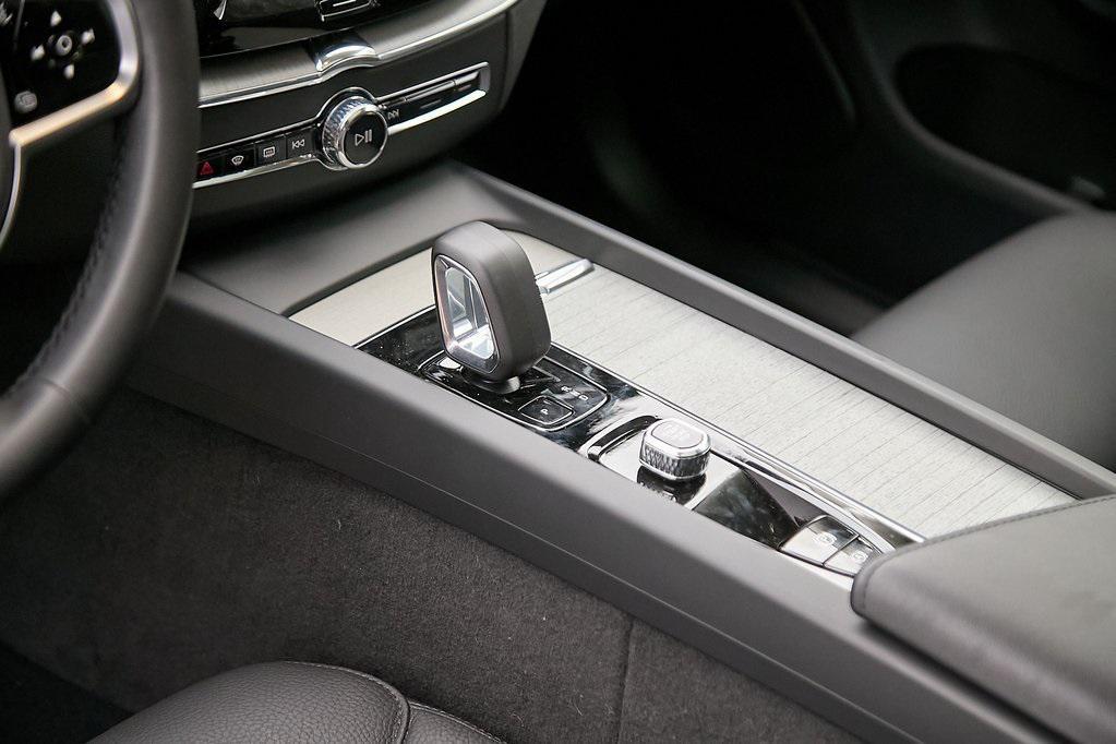 new 2025 Volvo XC60 car, priced at $49,788