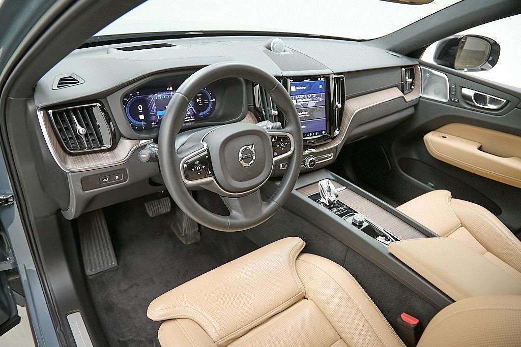 used 2023 Volvo XC60 Recharge Plug-In Hybrid car, priced at $45,995