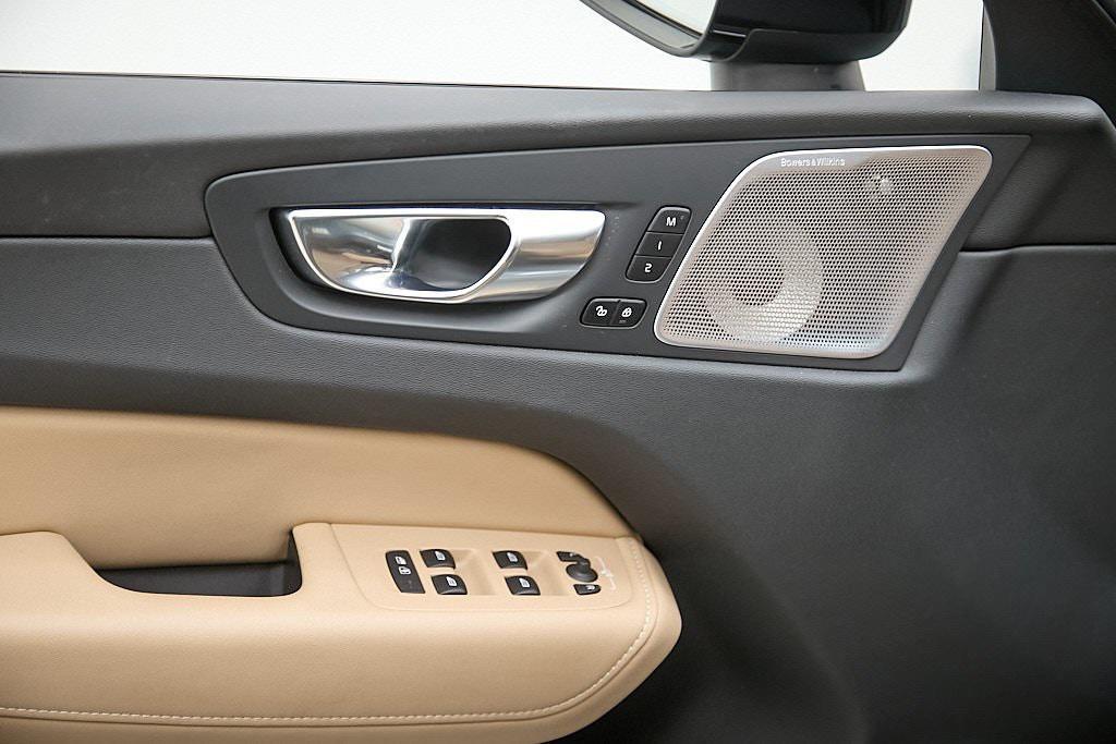 used 2023 Volvo XC60 Recharge Plug-In Hybrid car, priced at $45,995