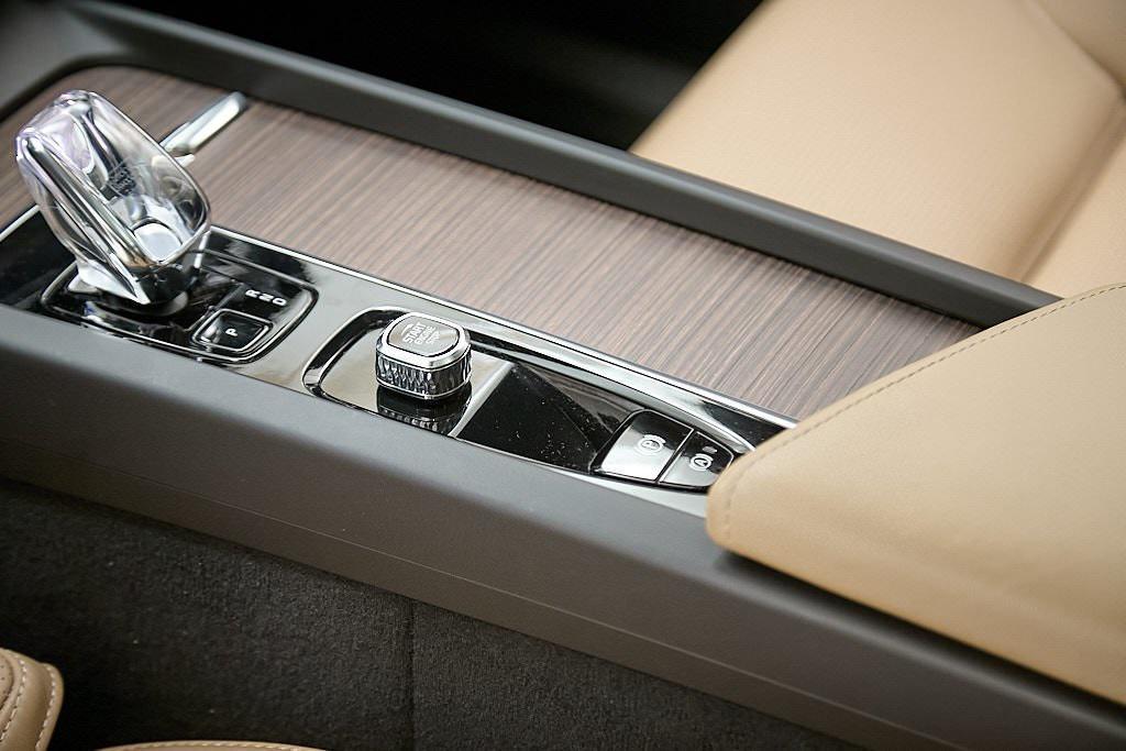 used 2023 Volvo XC60 Recharge Plug-In Hybrid car, priced at $45,995