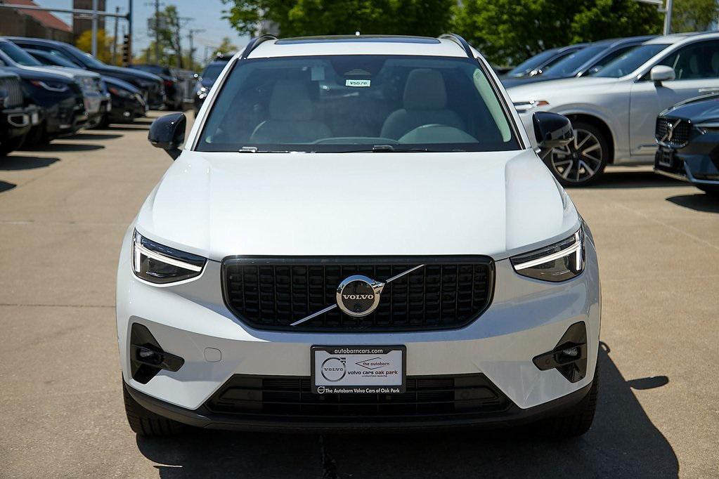 new 2025 Volvo XC40 car, priced at $38,995