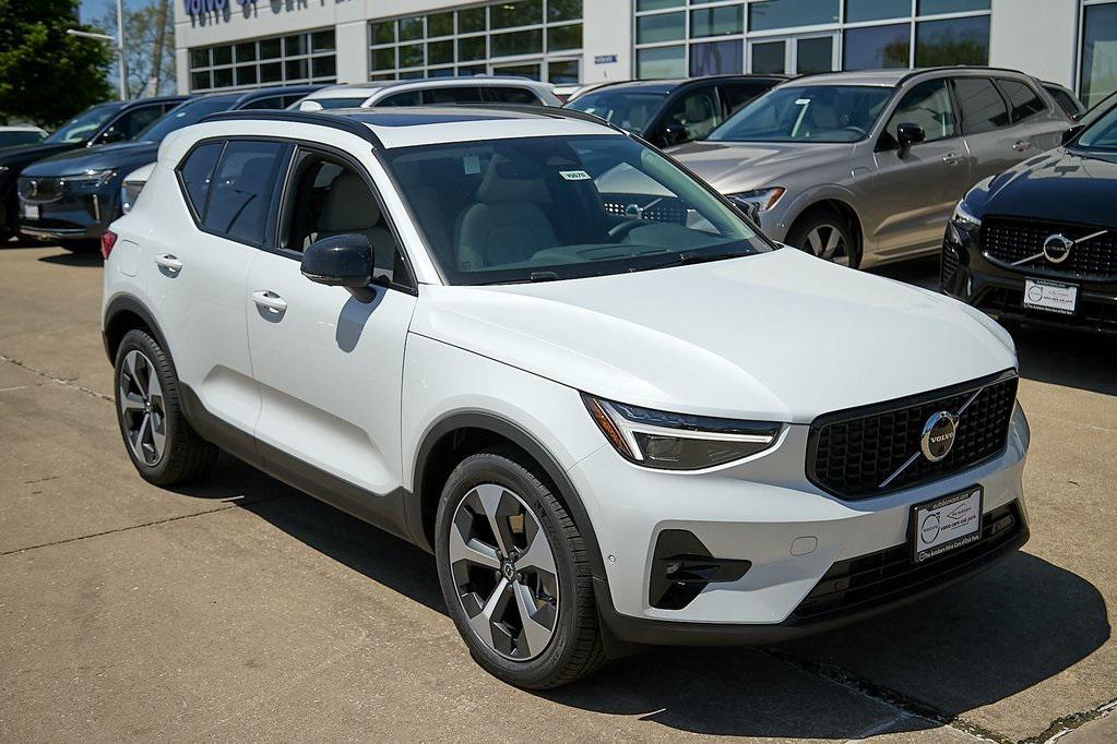 new 2025 Volvo XC40 car, priced at $38,995