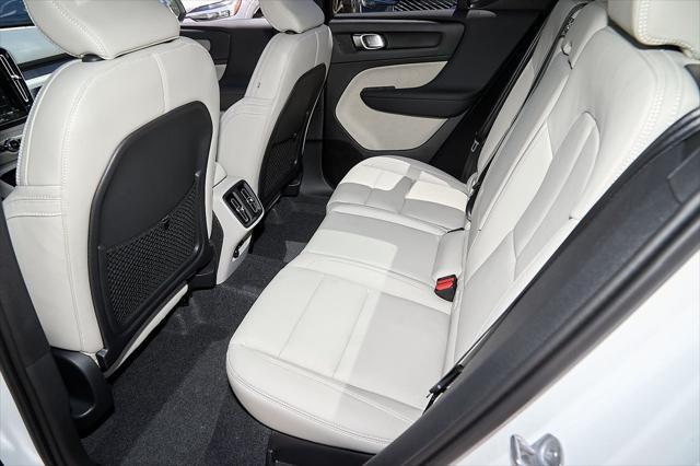 new 2025 Volvo XC40 car