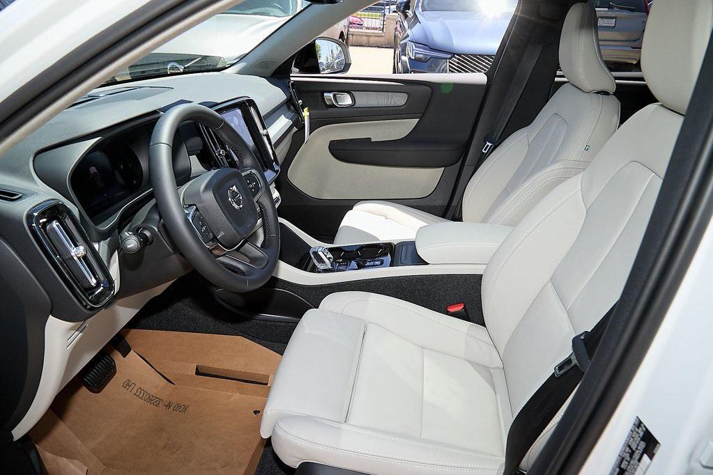 new 2025 Volvo XC40 car, priced at $38,995