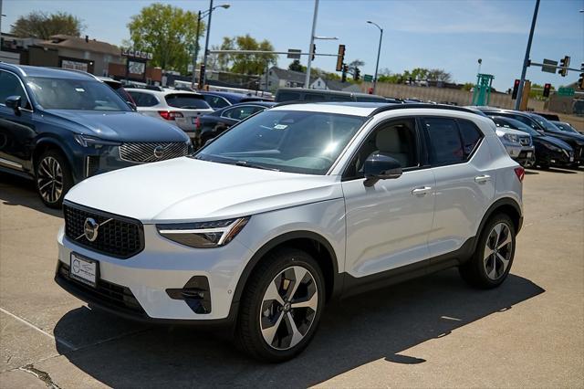 new 2025 Volvo XC40 car