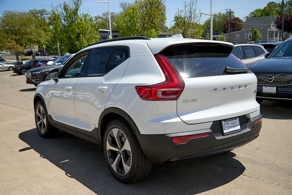 new 2025 Volvo XC40 car, priced at $38,995