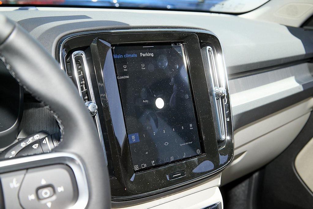 new 2025 Volvo XC40 car, priced at $38,995