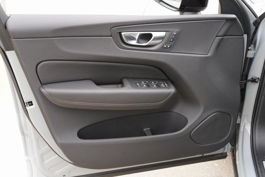 new 2025 Volvo XC60 car, priced at $45,995