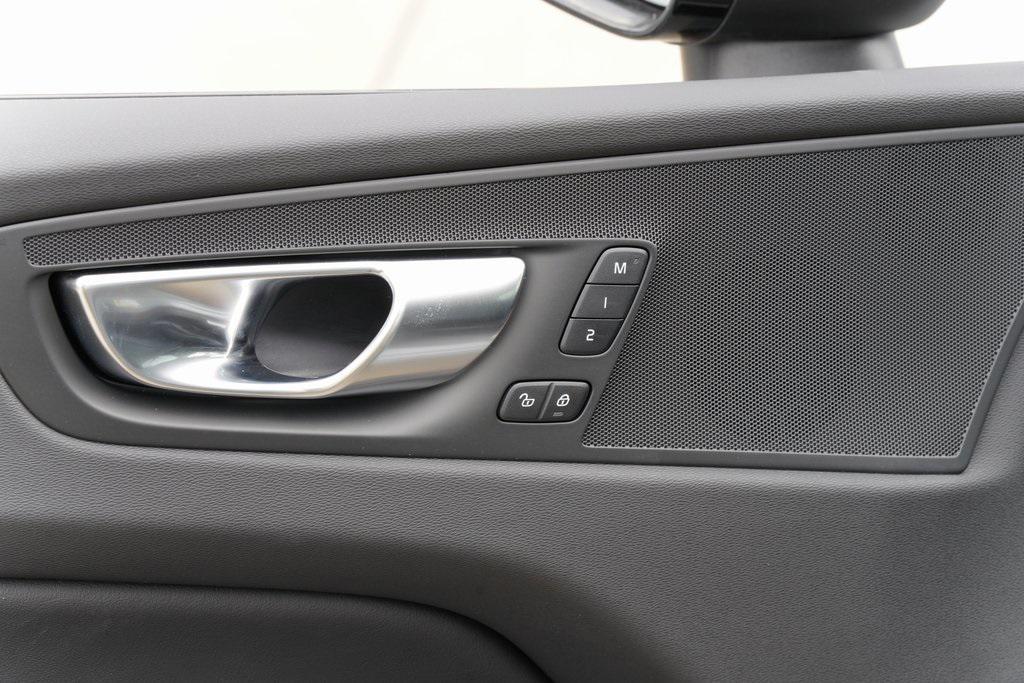 new 2025 Volvo XC60 car, priced at $45,995