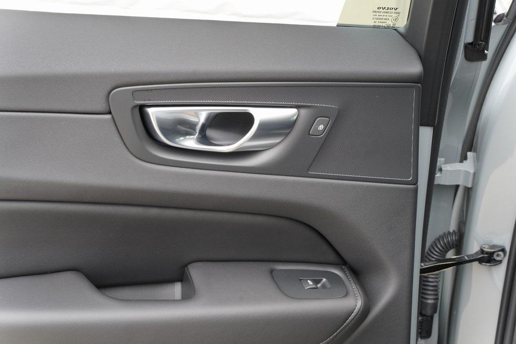 new 2025 Volvo XC60 car, priced at $45,995
