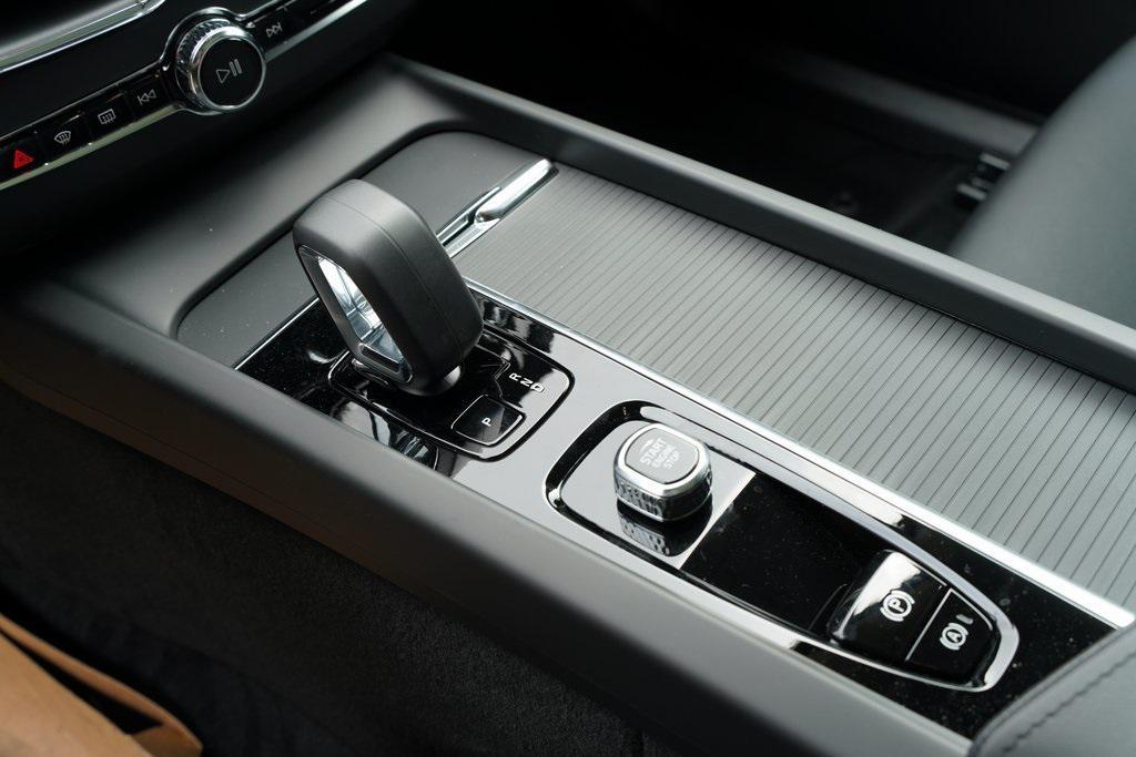 new 2025 Volvo XC60 car, priced at $45,995