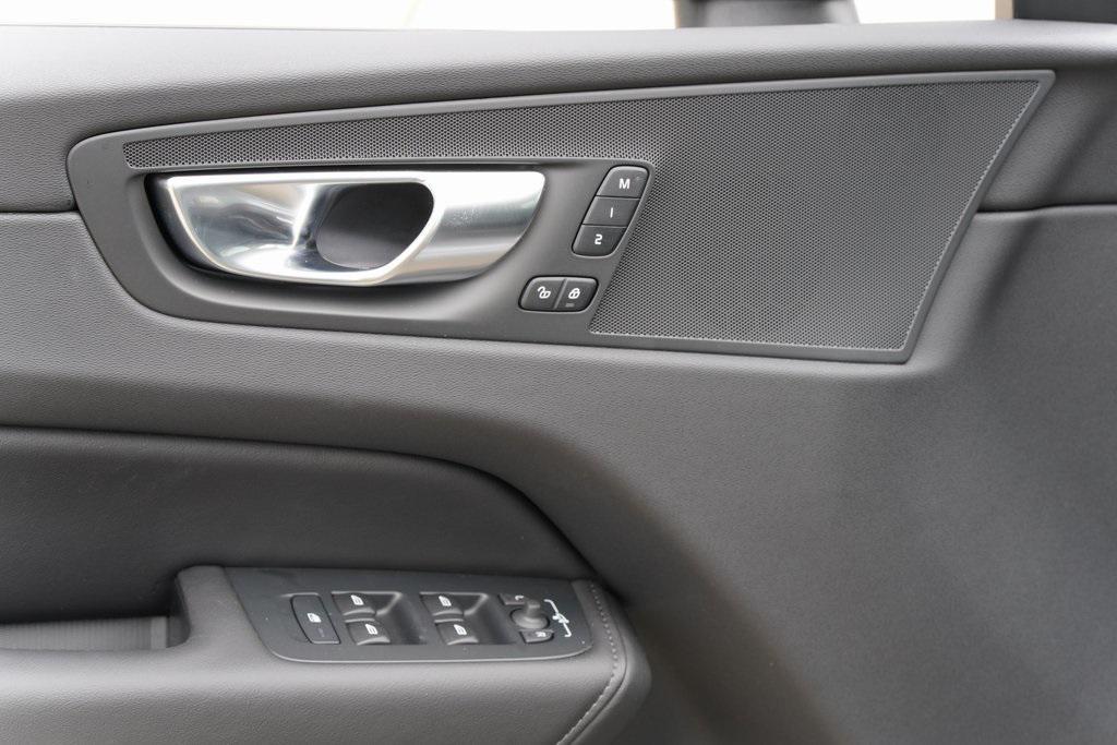 new 2025 Volvo XC60 car, priced at $45,995