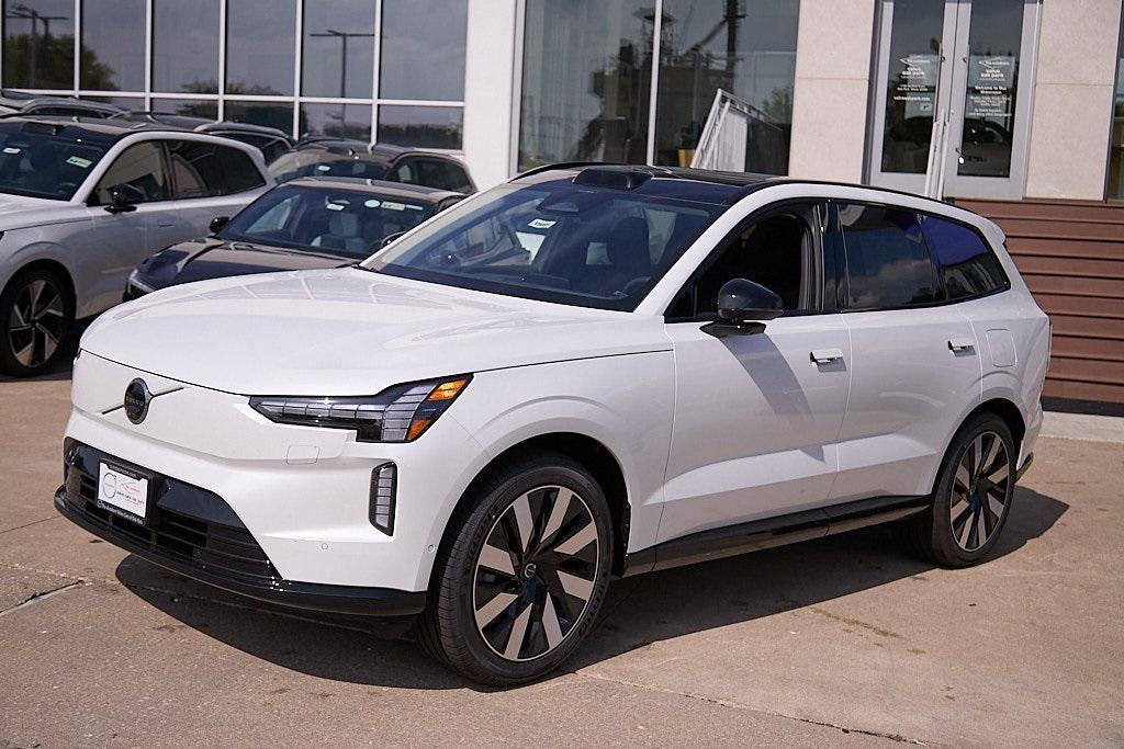 new 2025 Volvo EX90 car, priced at $82,460