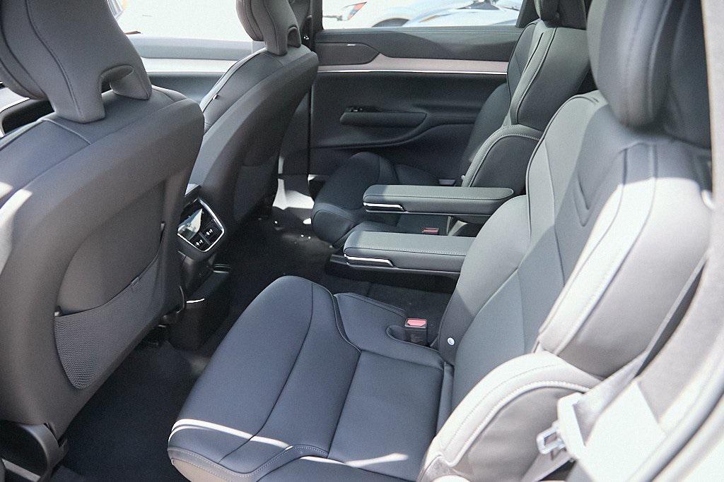 new 2025 Volvo EX90 car, priced at $82,460