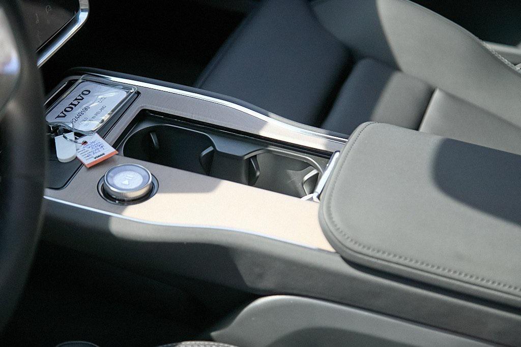 new 2025 Volvo EX90 car, priced at $82,460