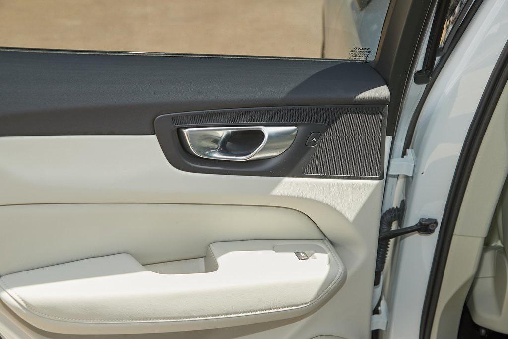 new 2025 Volvo XC60 car, priced at $54,146