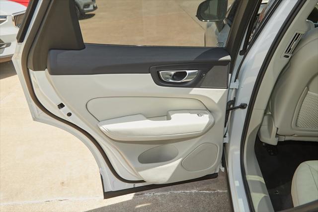 new 2025 Volvo XC60 car