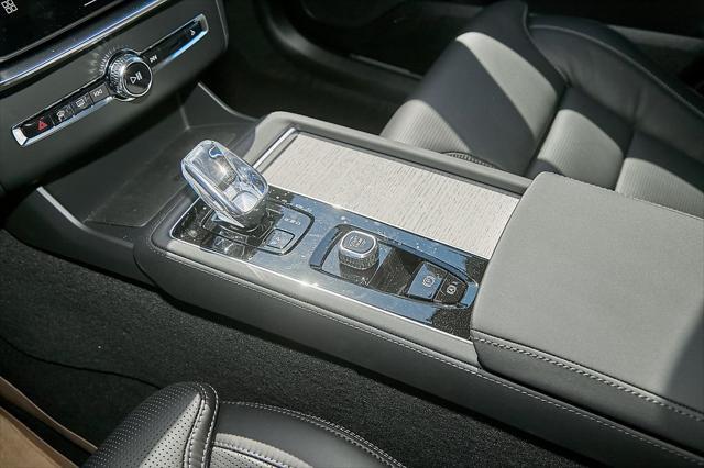 new 2025 Volvo XC90 car