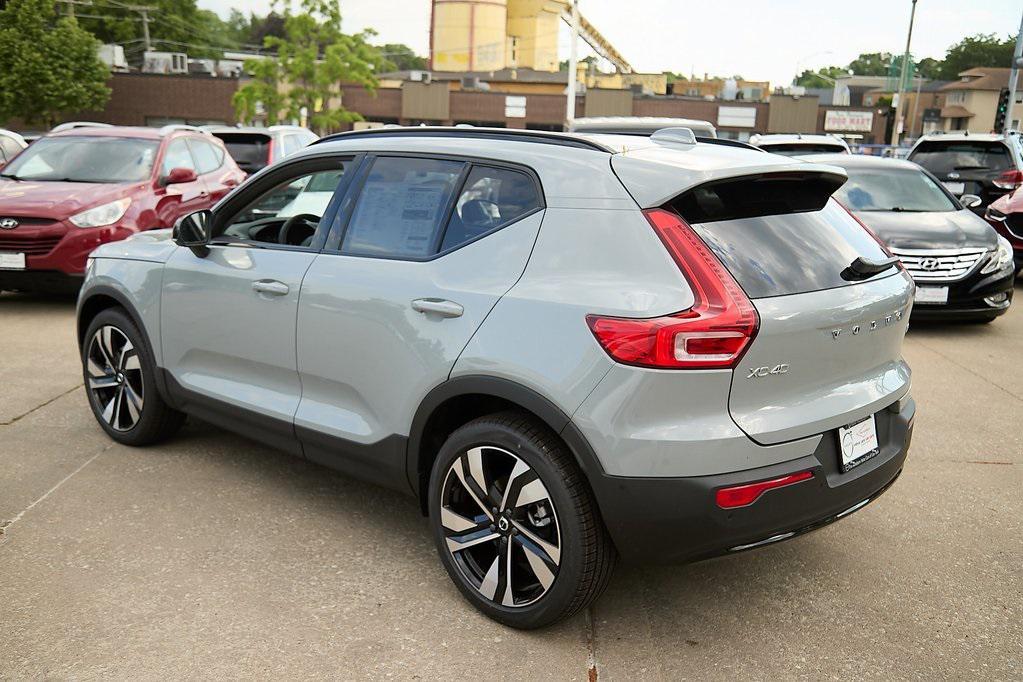new 2025 Volvo XC40 car, priced at $44,316