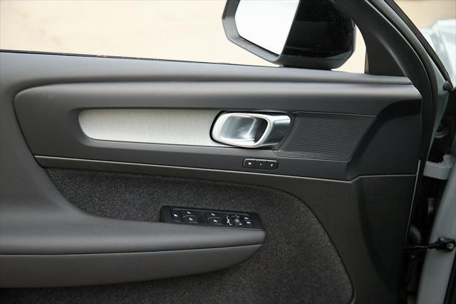 new 2025 Volvo XC40 car, priced at $44,814