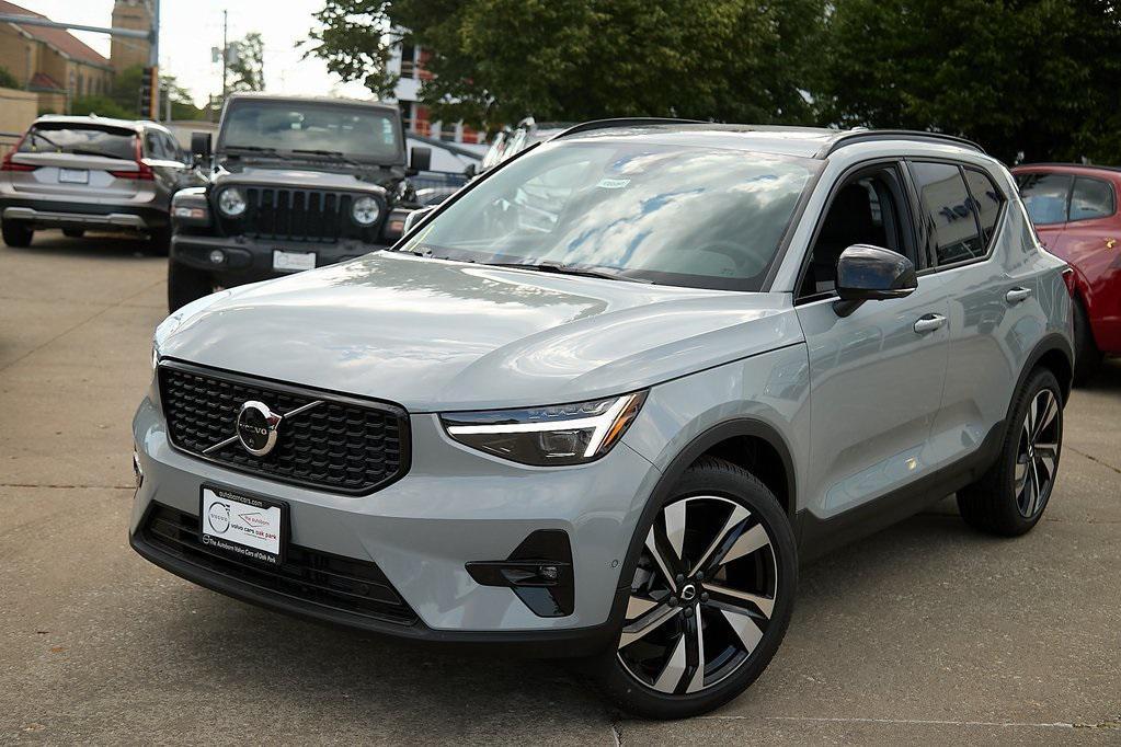 new 2025 Volvo XC40 car, priced at $44,316