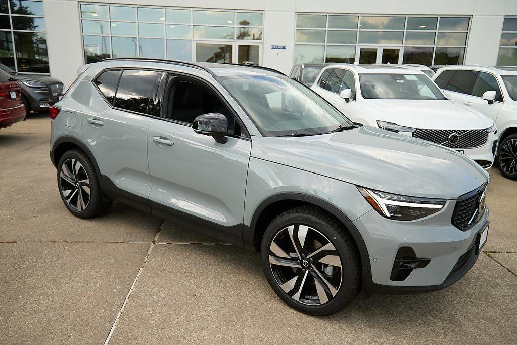 new 2025 Volvo XC40 car, priced at $44,316