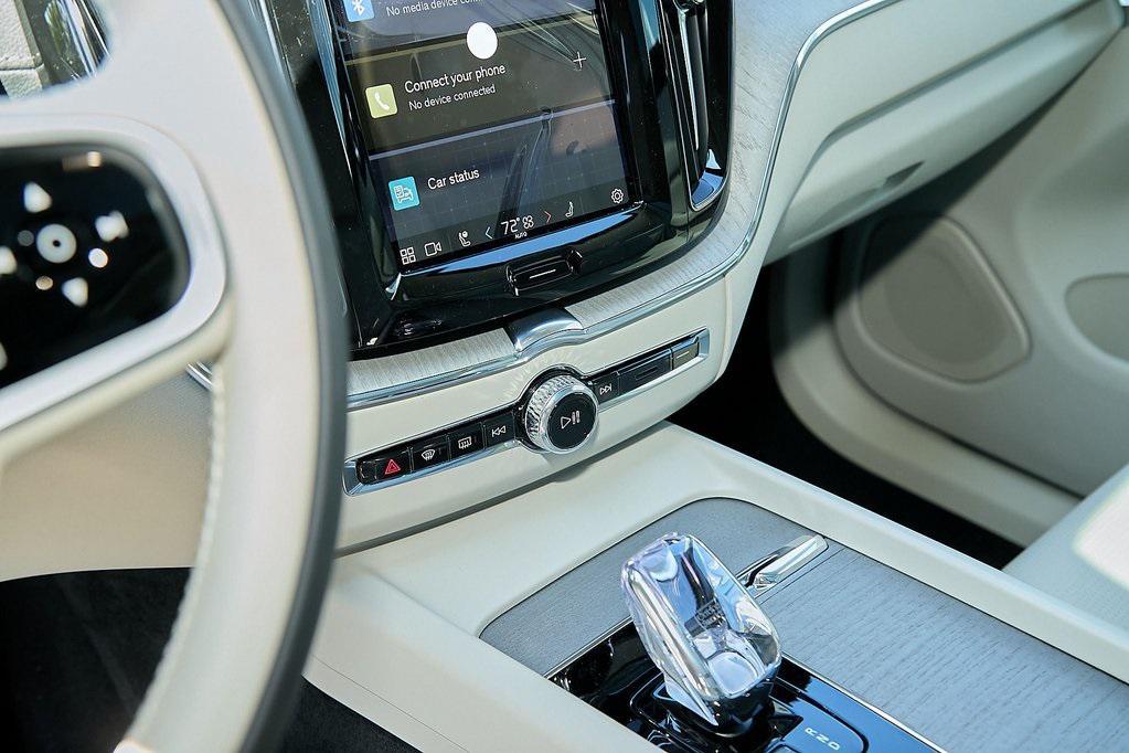 new 2025 Volvo XC60 car
