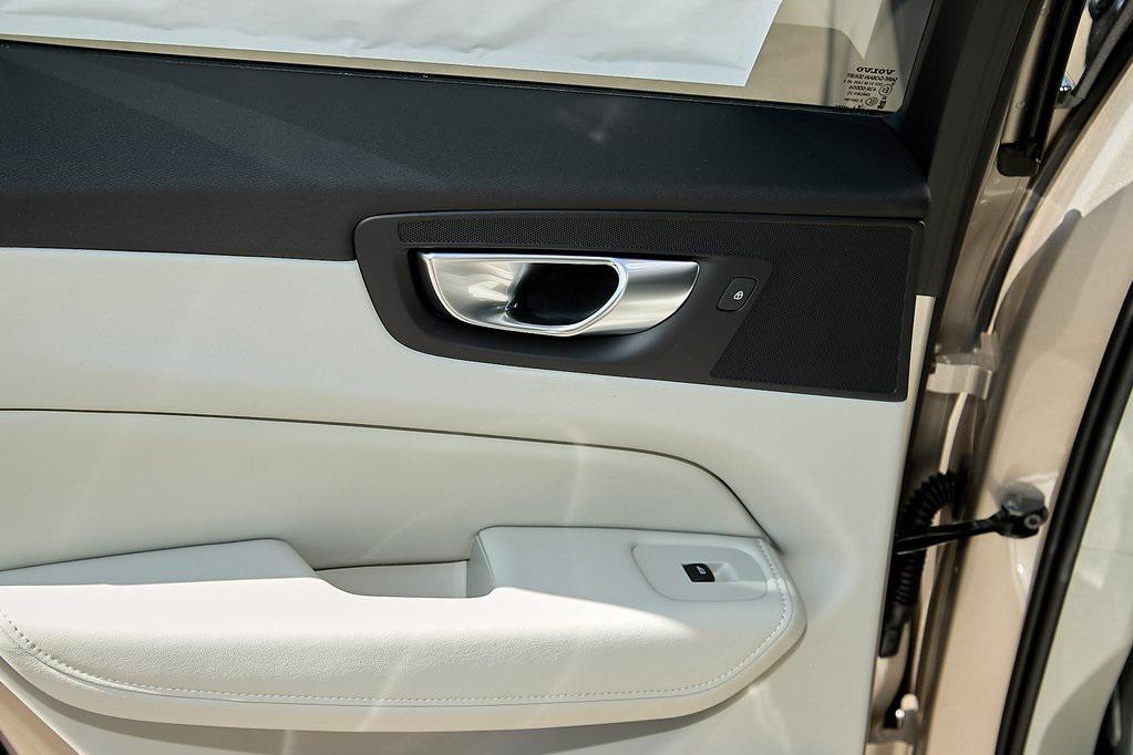 new 2025 Volvo XC60 car