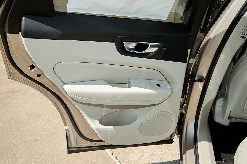 new 2025 Volvo XC60 car