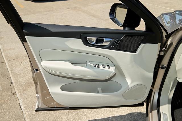new 2025 Volvo XC60 car