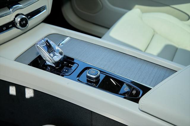 new 2025 Volvo XC60 car