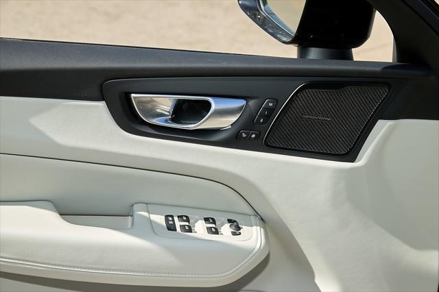 new 2025 Volvo XC60 car
