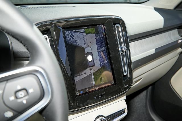 new 2025 Volvo XC40 car
