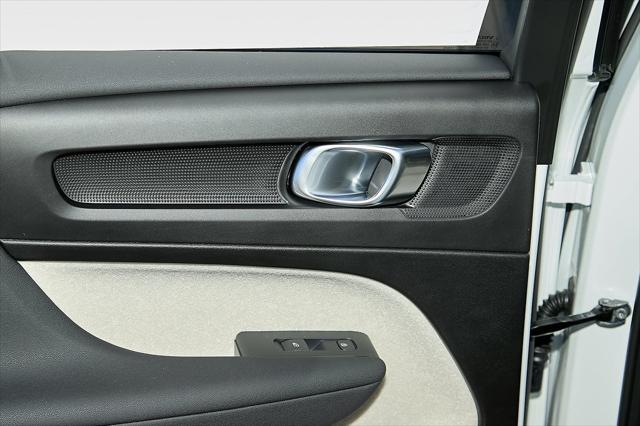 new 2025 Volvo XC40 car