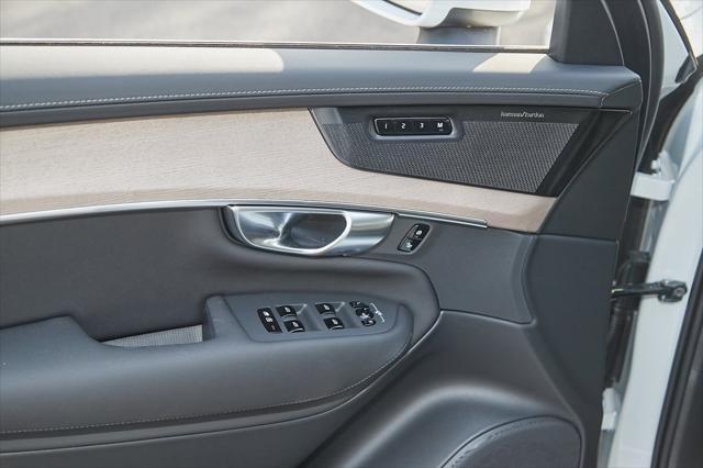 new 2025 Volvo XC90 Plug-In Hybrid car