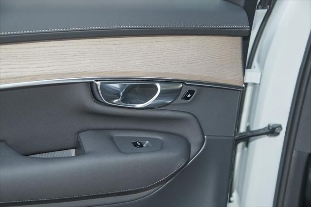 new 2025 Volvo XC90 Plug-In Hybrid car
