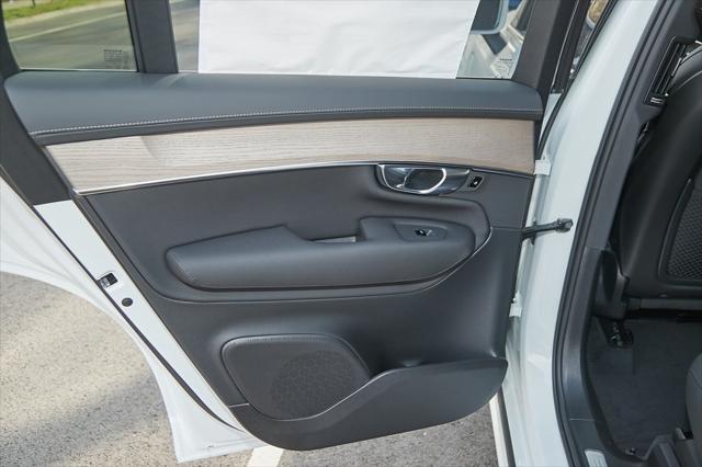 new 2025 Volvo XC90 Plug-In Hybrid car