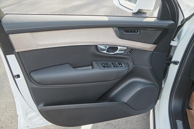 new 2025 Volvo XC90 Plug-In Hybrid car