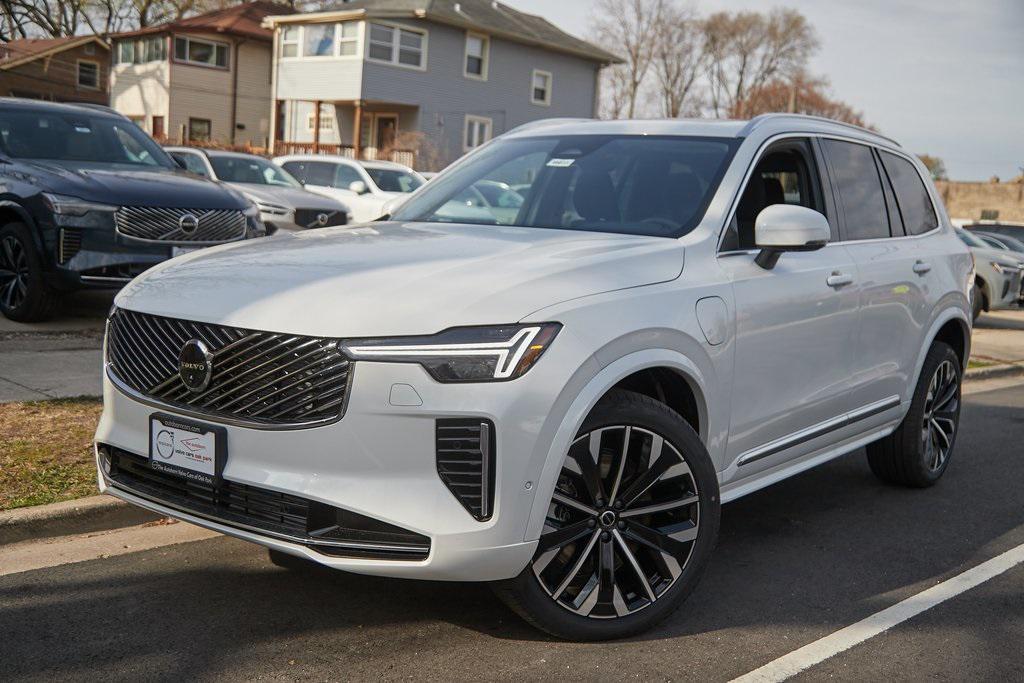 new 2025 Volvo XC90 Plug-In Hybrid car