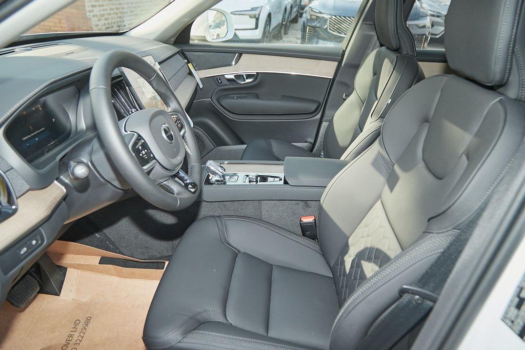 new 2025 Volvo XC90 Plug-In Hybrid car