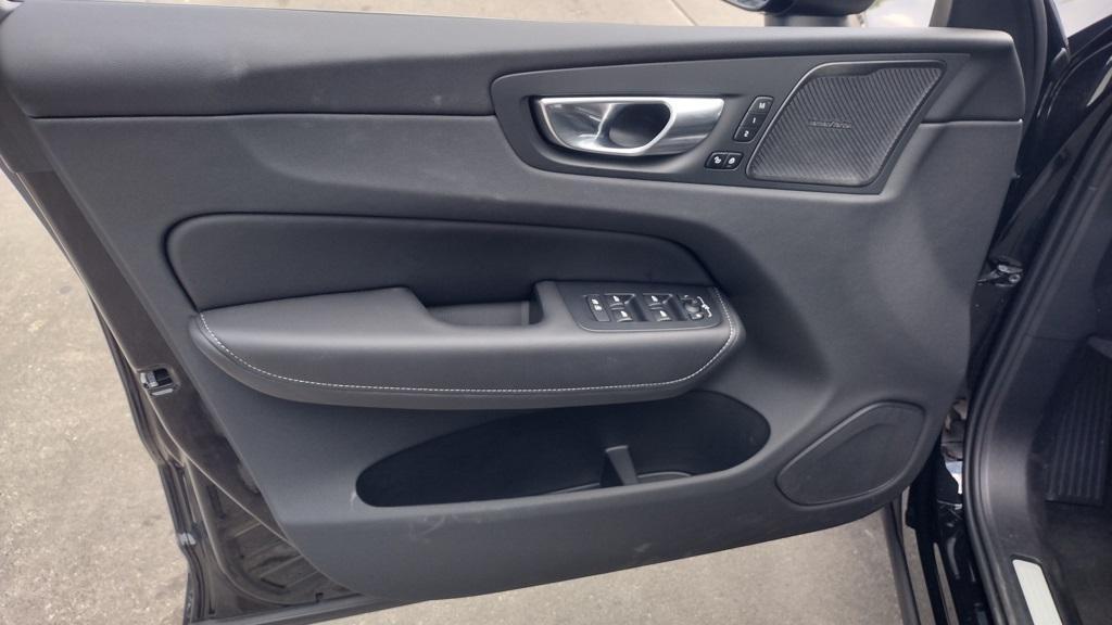 new 2025 Volvo XC60 car, priced at $55,808