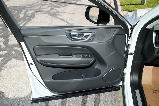 new 2025 Volvo XC60 car
