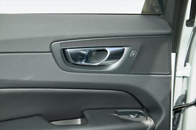 new 2025 Volvo XC60 car