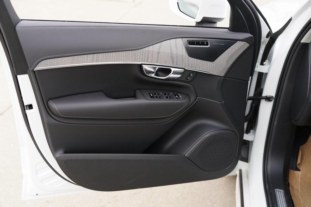 new 2025 Volvo XC90 car, priced at $63,357