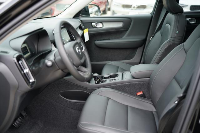 new 2025 Volvo XC40 car